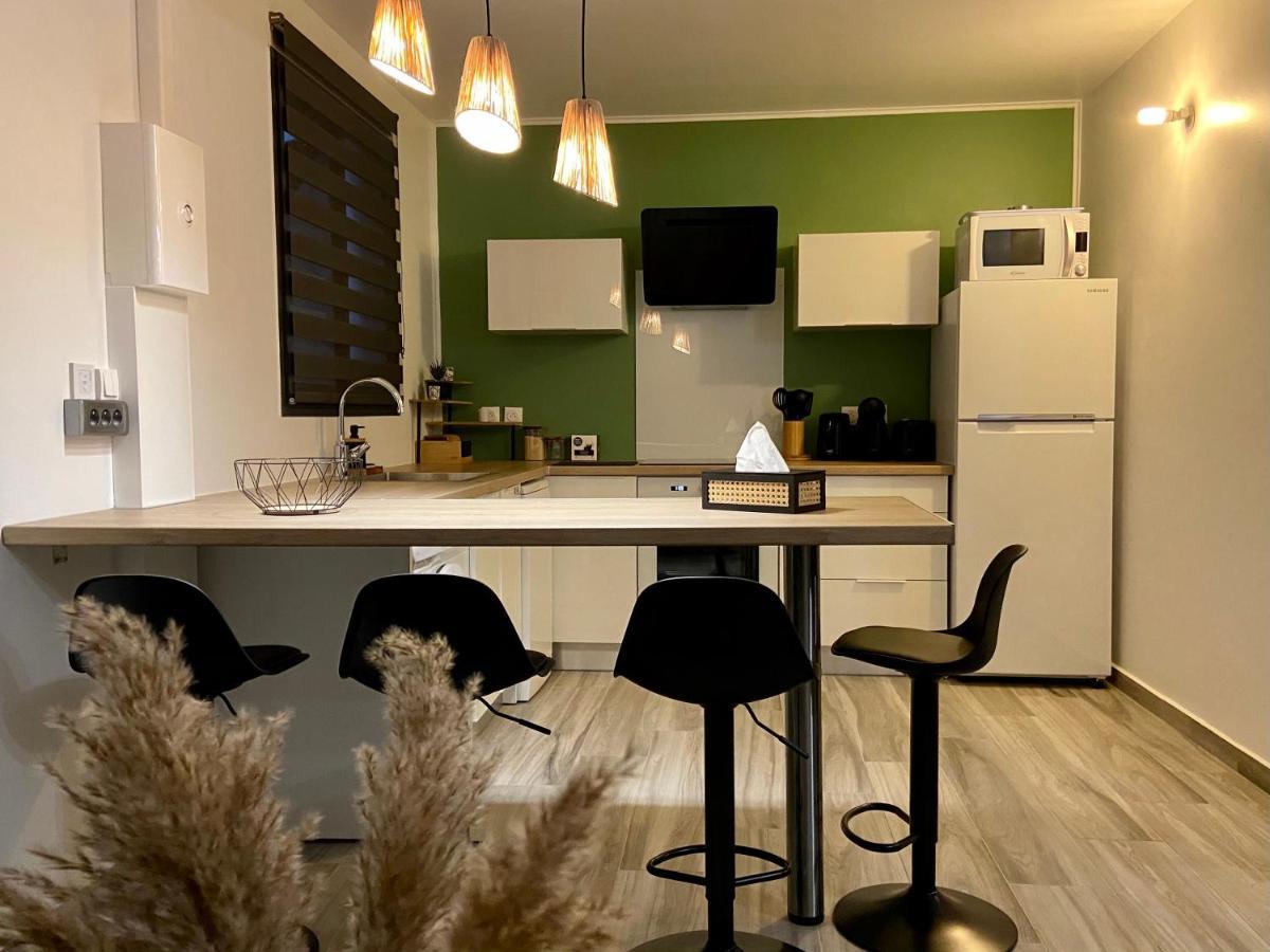 Ti Karet - Charmant Logement Avec Jacuzzi Et Vue Mer Terre-De-Haut Exterior photo